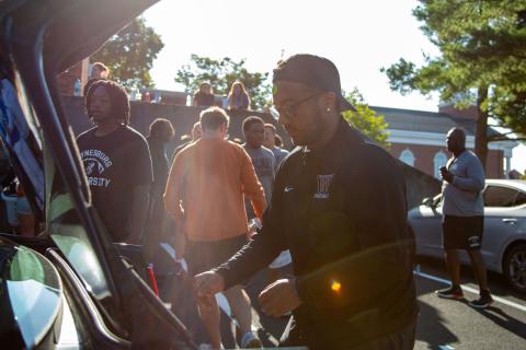 Football students helping new students move in