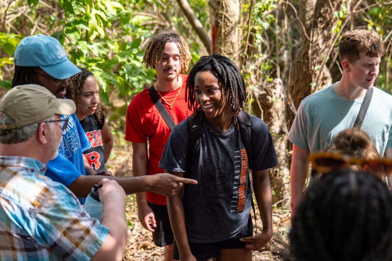 Students serving during the Dominican Republic Spring 2024 trip