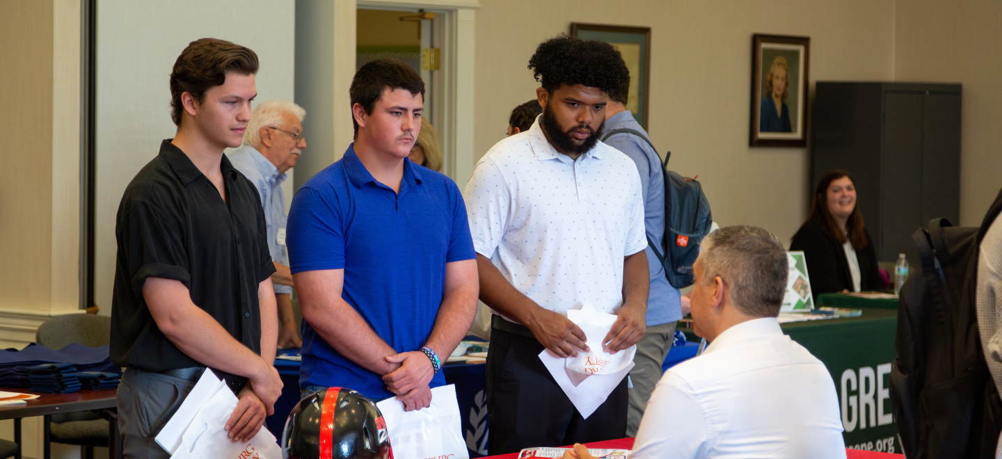 WU students attend the Business and Communication Career Fair on campus